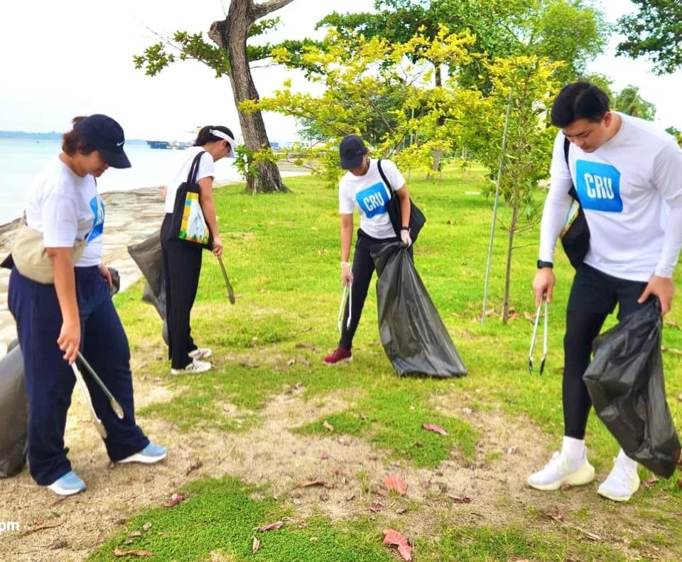 CRU Singapore cleaning the shores